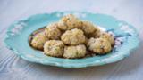 Chewy coconut macaroons