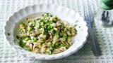 Cheesy pasta with courgette and peas