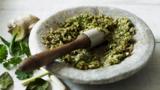 How to make Thai green curry paste