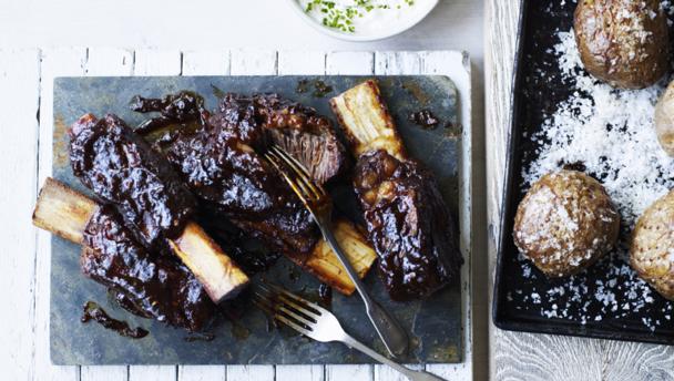 Beef ribs with barbecue sauce, baked potato and chive soured cream