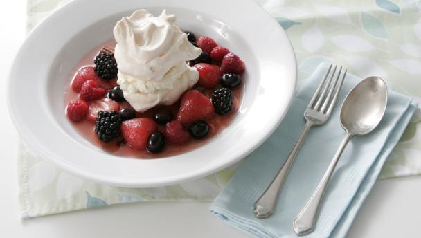 Meringues with Chantilly cream and berries