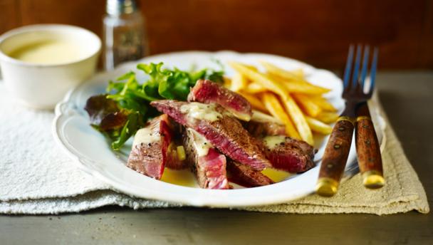 Rump steak, chips and béarnaise sauce