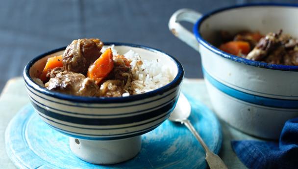 Spiced mutton stew with apricots