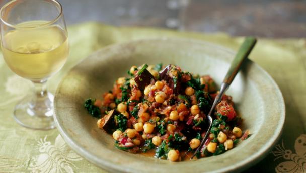 Spinach, aubergine and chickpea curry