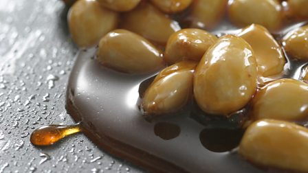 How to make caramel and praline
