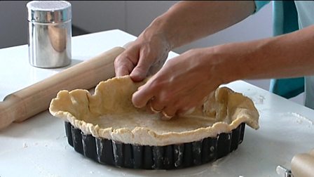 Lining a tart tin: trimming the pastry